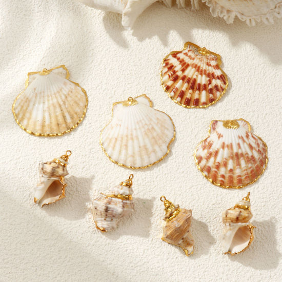 Picture of Natural Shell Pendants Gold Plated