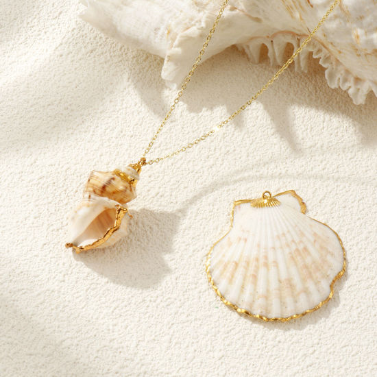 Picture of Natural Shell Pendants Gold Plated