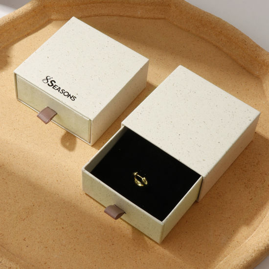 Bild von Papier Schmuck-Geschenkbox mit herausziehbarer Schublade Quadrat Grauweiß 8cm x 8cm x 3.6cm