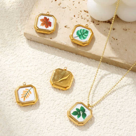 Изображение 2 ШТ Экологичное вакуумное PVD-покрытие 304 Нержавеющая Сталь Подвески 18K настоящее золото с покрытием Восьмиугольник Лист Напечатано 18мм x 16мм