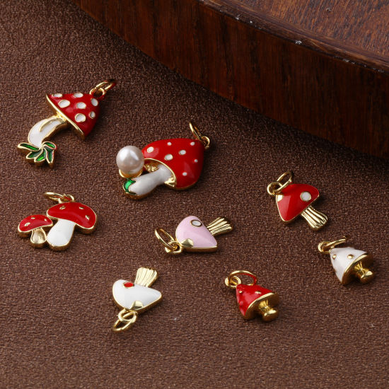 Immagine di 2 Pz Ecologico Ottone Collezione Flora Ciondoli 18K Vero Oro Placcato Smalto Fungo
