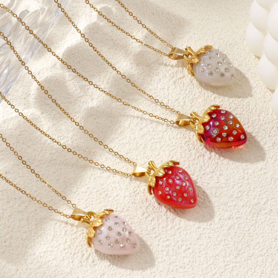 Immagine di 18K Vero Oro Placcato Catena a Cavo Fragola Collana con Ciondolo, 304 Acciaio Inossidabile & Resina 45cm + 5cm, Per Donne, Trasparente Strass 3D, Squisito Dolce & Carino Regalo, Placcatura Sottovuoto PVD Ecologica, 1 Pz