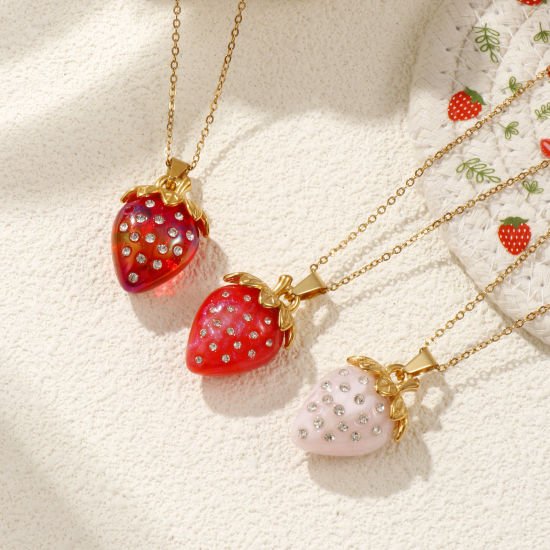Immagine di 18K Vero Oro Placcato Catena a Cavo Fragola Collana con Ciondolo, 304 Acciaio Inossidabile & Resina 45cm + 5cm, Per Donne, Trasparente Strass 3D, Squisito Dolce & Carino Regalo, Placcatura Sottovuoto PVD Ecologica, 1 Pz