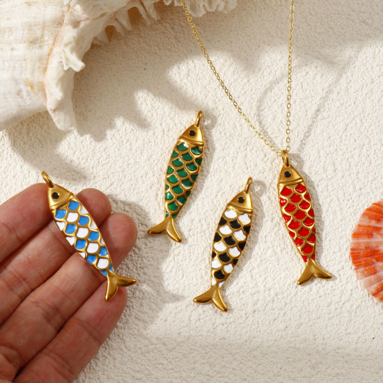 Immagine di 2 Pz Placcatura Sottovuoto PVD Ecologica 304 Acciaio Inossidabile Gioielli Oceanici Ciondoli Pendenti 18K Vero Oro Placcato Smalto Pesce 3D 4.9cm x 1.3cm