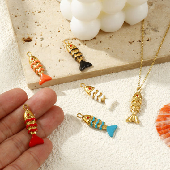 Immagine di 2 Pz Placcatura Sottovuoto PVD Ecologica 304 Acciaio Inossidabile Gioielli Oceanici Ciondoli 18K Vero Oro Placcato Smalto Pesce 3D Arancione-Rosso Strass