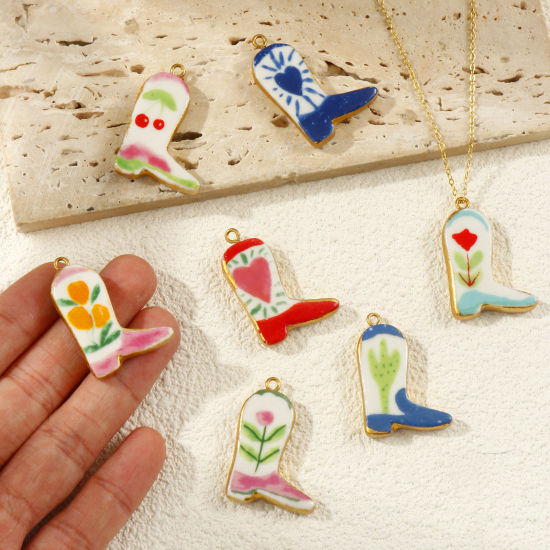 Изображение 2 ШТ Экологичное вакуумное PVD-покрытие 304 нержавеющая сталь и керамики Западный ковбой Подвески 18K настоящее золото с покрытием Разноцветный Ботинок 3.4см x 2.3см