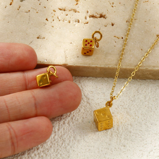 2 PCs Eco-friendly PVD Vacuum Plating Waterproof Anti-Tarnish Hypoallergenic 304 Stainless Steel Charms 18K Real Gold Plated Dice 3D の画像