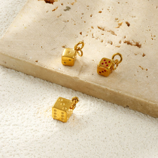 2 PCs Eco-friendly PVD Vacuum Plating Waterproof Anti-Tarnish Hypoallergenic 304 Stainless Steel Charms 18K Real Gold Plated Dice 3D の画像