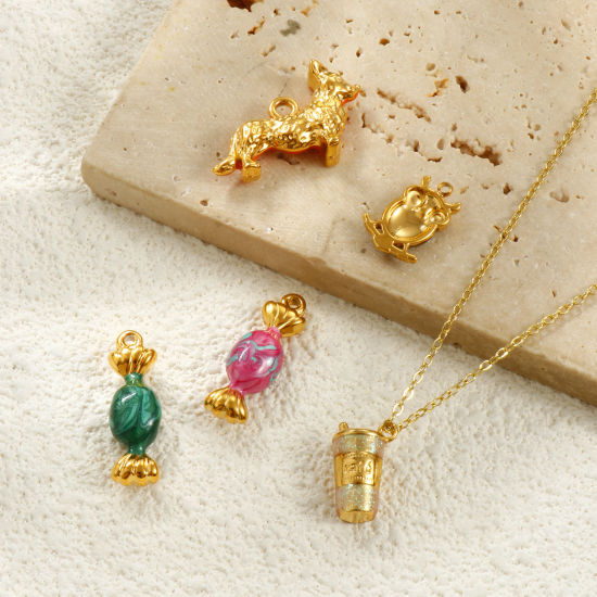 2 個 エコフレンドリー PVD真空メッキ 防水 耐変色性の 低アレルギー性の 304ステンレス鋼 チャーム 18Kリアルゴールドメッキ エナメル 3D の画像