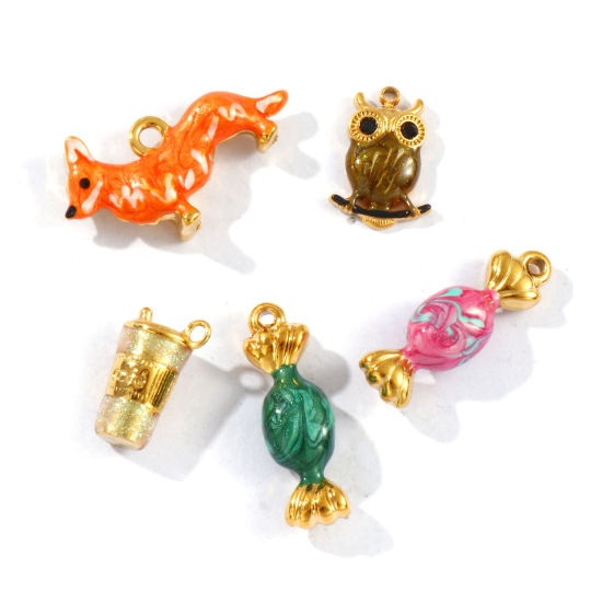 2 個 エコフレンドリー PVD真空メッキ 防水 耐変色性の 低アレルギー性の 304ステンレス鋼 チャーム 18Kリアルゴールドメッキ エナメル 3D の画像