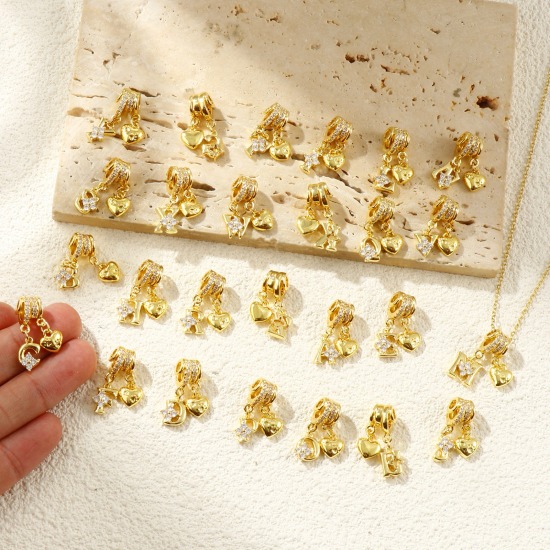 1 個 真鍮 キャピタルレター チャーム 18Kゴールドメッキ ハート 文字「 A-Z 」 クリア ジルコン の画像