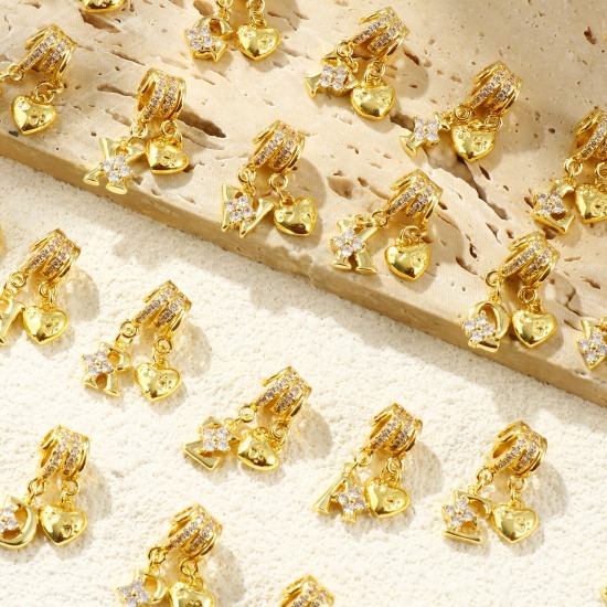 1 個 真鍮 キャピタルレター チャーム 18Kゴールドメッキ ハート 文字「 A-Z 」 クリア ジルコン の画像