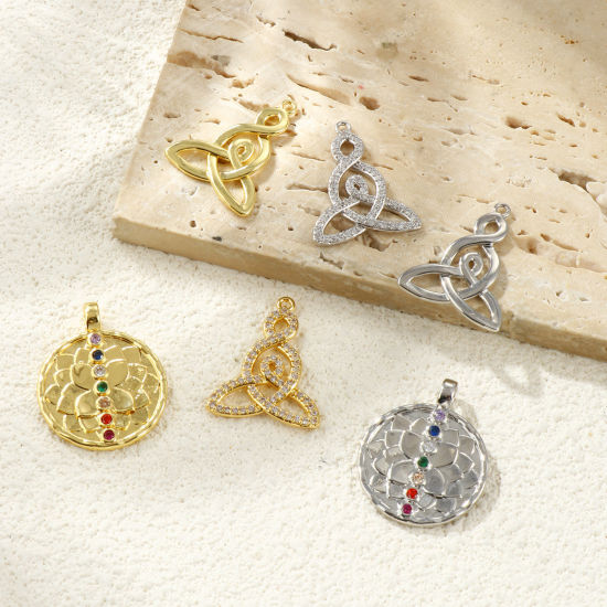 1 個 真鍮 宗教 チャーム 多色 ケルトノット チャクラ の画像