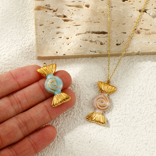 2 個 エコフレンドリー PVD真空メッキ 防水 耐変色性の 低アレルギー性の 304ステンレス鋼 ペンダント 18Kリアルゴールドメッキ エナメル キャンディ 光沢ある 3.2cm x 1.5cm、 の画像