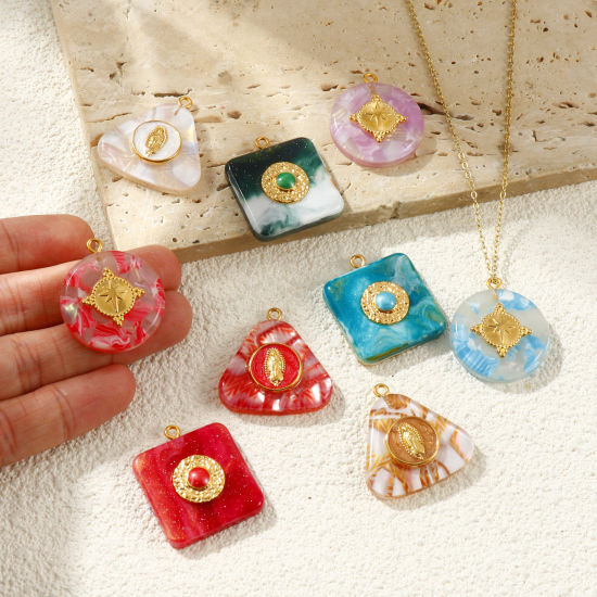 1 個 エコフレンドリー PVD 防水 耐変色性の 低アレルギー性の 304ステンレス鋼＋樹脂 チャーム 卸売り 18Kリアルゴールドメッキ の画像