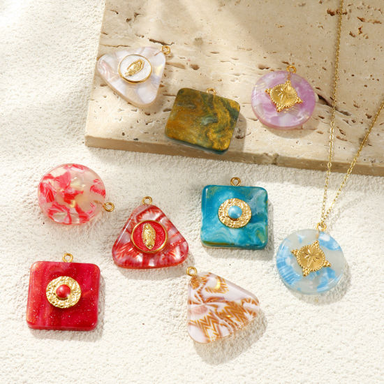 1 個 エコフレンドリー PVD 防水 耐変色性の 低アレルギー性の 304ステンレス鋼＋樹脂 チャーム 卸売り 18Kリアルゴールドメッキ の画像