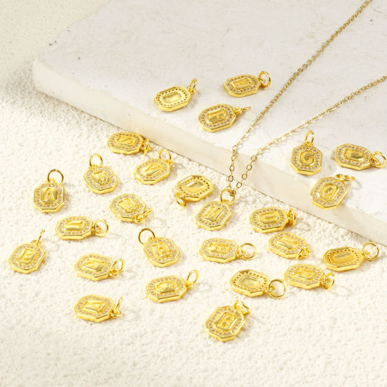 2 個 エコフレンドリー 真鍮 チャーム 卸売り 18Kリアルゴールドメッキ 八辺形 キャピタルレター 文字「 A-Z 」 マイクロパヴェ クリア ジルコン 16mm x 9mm、 の画像