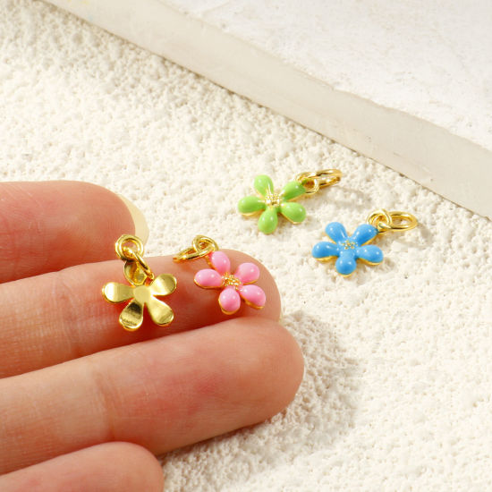 Image de 2 Pcs Breloques En Gros Respectueux de la Nature en Laiton Plaqué Or Véritable 18K Émail Fleur Mini 14mm x 9mm