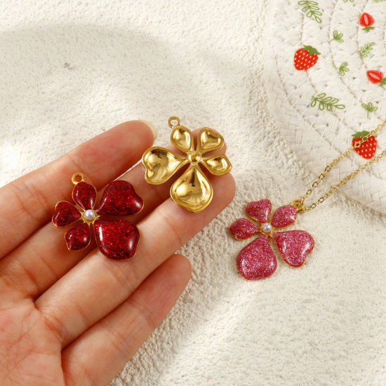 2 個 エコフレンドリー PVD 防水 耐変色性の 低アレルギー性の 304ステンレス鋼 ペンダント 卸売り 18Kリアルゴールドメッキ エナメル フラワー アクリル模造真珠 3cm x 2.5cm、 の画像