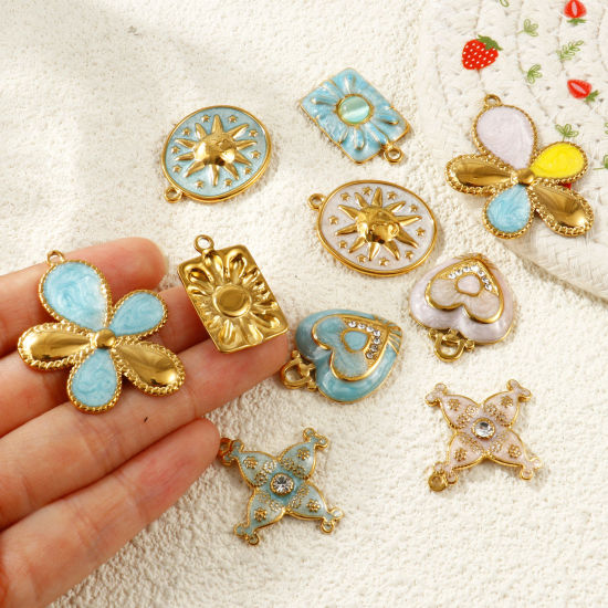 2 個 エコフレンドリー PVD 防水 耐変色性の 低アレルギー性の 304ステンレス鋼 チャーム 卸売り 18Kリアルゴールドメッキ の画像