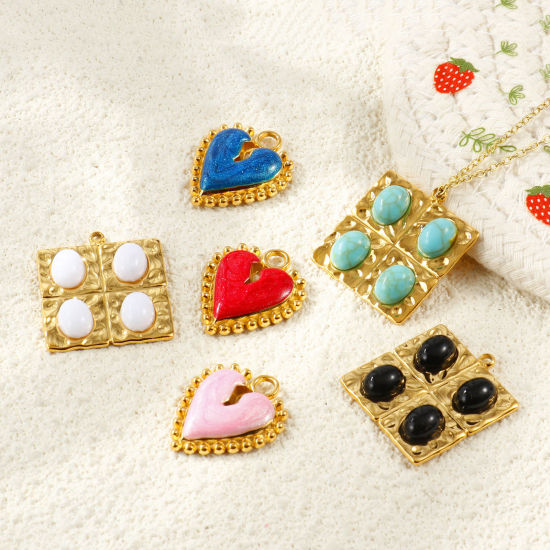 2 個 エコフレンドリー PVD 防水 耐変色性の 低アレルギー性の 304ステンレス鋼 チャーム 卸売り 18Kリアルゴールドメッキ ハート 正方形 の画像