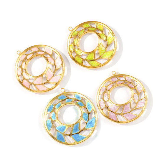 2 個 エコフレンドリー PVD 防水 耐変色性の 低アレルギー性の 304ステンレス鋼 ペンダント 卸売り 18Kリアルゴールドメッキ エナメル 円形 葉 きらめき 3.1cm x 2.8cm、 の画像