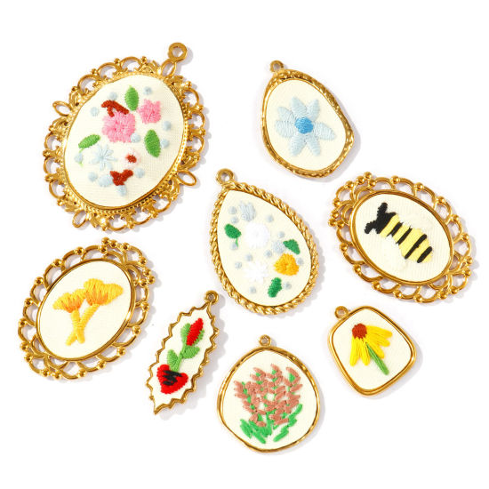 1 個 エコフレンドリー PVD 耐変色性の 低アレルギー性の 304ステンレス鋼 ペンダント 卸売り 18Kリアルゴールドメッキ 多色 幾何学 花 ハンドメイド 刺繍 の画像