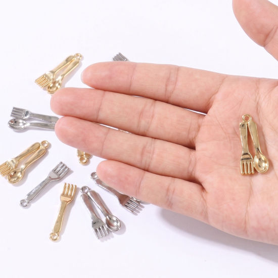 Immagine di 5 Pz Ecologico Ottone Ciondoli All'Ingrosso Vero Oro Placcato Forchetta Cucchiaio 3D 20mm x 9mm