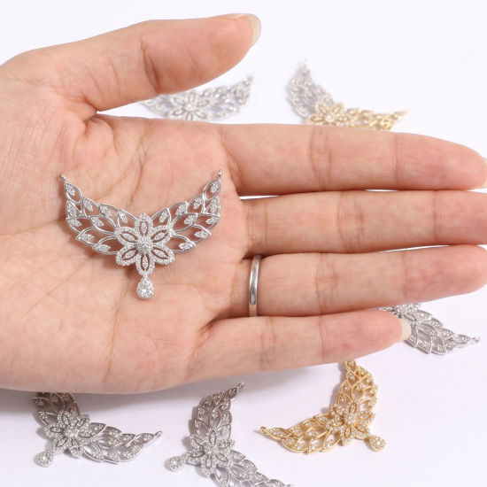 Image de 1 Pièce Connecteurs Pendentifs Breloques En Gros Respectueux de la Nature en Laiton Plaqué Or Véritable Feuilles de Fleur Creux à Zircone Cubique Clair 3.9cm x 3.2cm