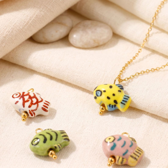 Imagen de 2 Unidades Respetuoso del Medio Ambiente 304 Acero Inoxidable & Cerámica Joyería del océano Colgantes Al Por Mayor Chapado en Oro de 18K Pez 3D 20mm x 19mm