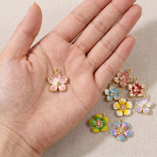 Immagine di 2 Pz Ottone Ciondoli All'Ingrosso Placcato Oro 18K Smalto Fiore Trasparente Cubic Zirconiae