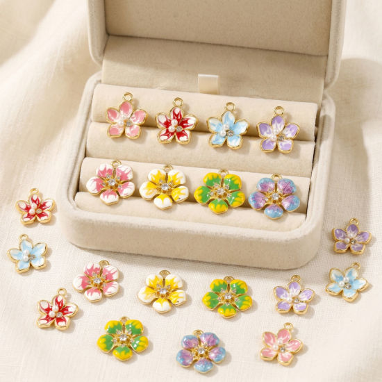 Immagine di 2 Pz Ottone Ciondoli All'Ingrosso Placcato Oro 18K Smalto Fiore Trasparente Cubic Zirconiae
