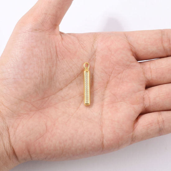 2 個 エコフレンドリー 真鍮 ジオメトリック 幾何学 ペンダント 卸売り リアルゴールドメッキ 六角プリズム マイクロパヴェ クリア ジルコン 3cm x 0.5cm、 の画像