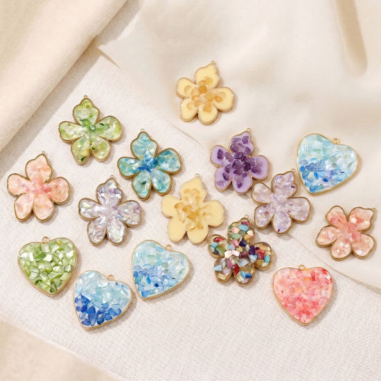 Picture of 1 Piece Eco-friendly PVD Waterproof Anti-Tarnish Hypoallergenic 304 Stainless Steel & Natural Shell Handmade Resin Jewelry Real Gravel Pendants Wholesale 18K Real Gold Plated Multicolor Flower Heart