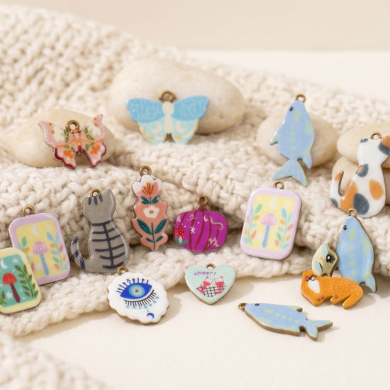 2 PCs Eco-friendly PVD Waterproof Anti-Tarnish Hypoallergenic 304 Stainless Steel Charms Wholesale 18K Real Gold Plated Multicolor Cat Animal Butterfly Double Sided Printed の画像