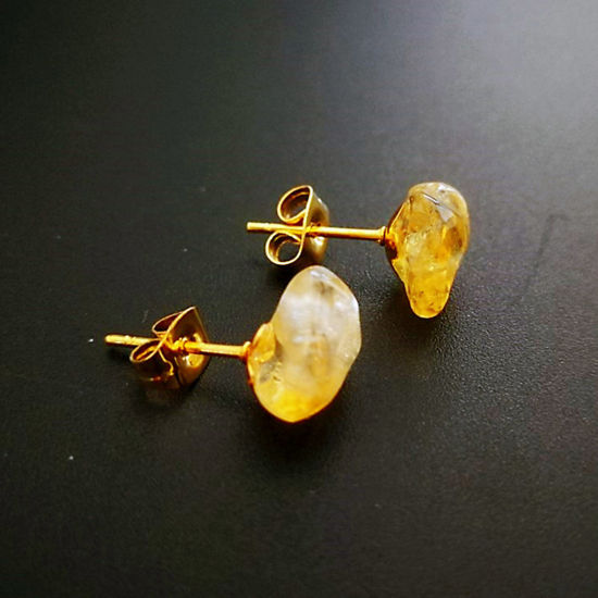 黄水晶 ( 天然石 ) ピアスイヤリング 金メッキ 黄色 不規則 ワイヤーサイズ: （20号）、1 ペア の画像