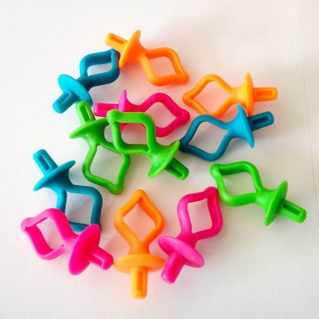シリコーン 下糸ホルダー ランダムな色 45mm x 22mm、 12 個 の画像