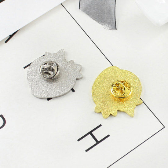 Immagine di Spilla Fragola Gatto Nero & Rosso Smalto 3cm x 2.8cm, 1 Pz