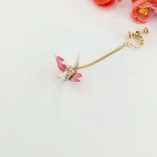 Picture of Brass Ear Clips Earrings Gold Plated White & Pink Origami Crane 65mm, 1 Piece                                                                                                                                                                                 