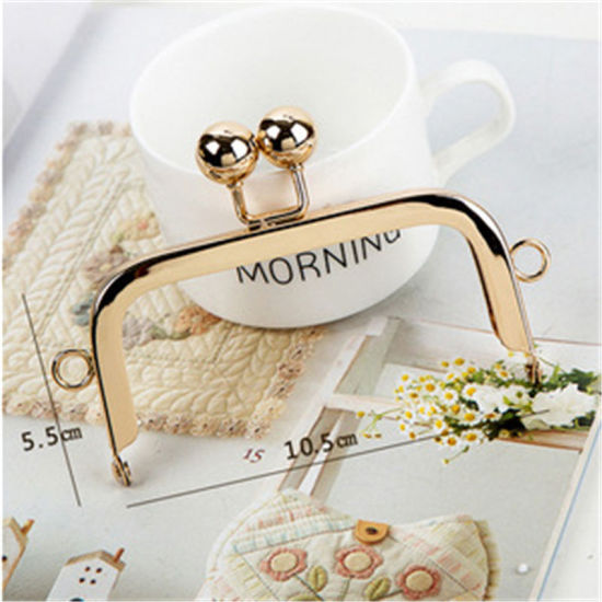 Picture of Zinc Based Alloy Kiss Clasp Purse Frame Handles Ball Light Golden 10.5cm x 5.5cm, 1 Piece