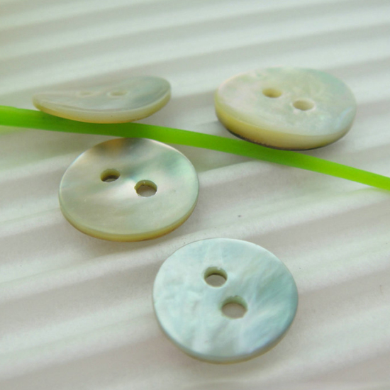 天然 シェル 縫製ボタン 円形 2つ穴 9mm 直径、 50 個 の画像