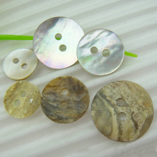 天然 シェル 縫製ボタン 円形 2つ穴 13mm 直径、 50 個 の画像