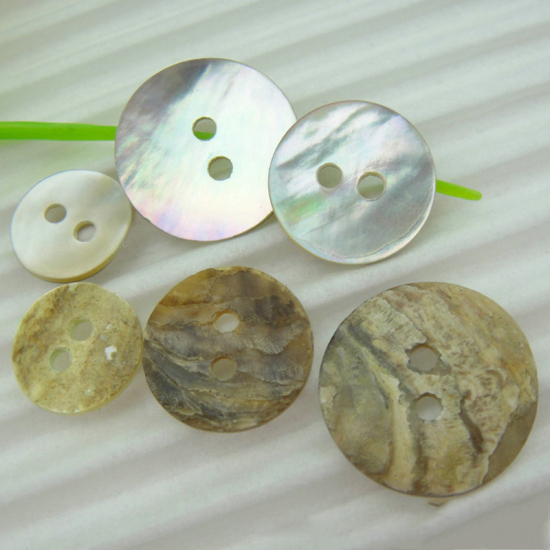 天然 シェル 縫製ボタン 円形 2つ穴 25mm 直径、 50 個 の画像