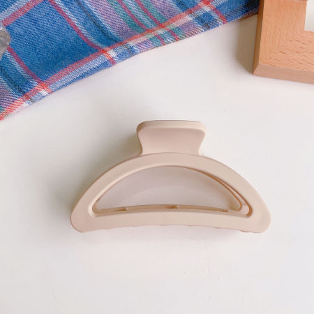 Image de Pince Griffe à Cheveux en Acrylique Simple Beige Demi-Rond Givré 9cm x 4.5cm, 1 Pièce