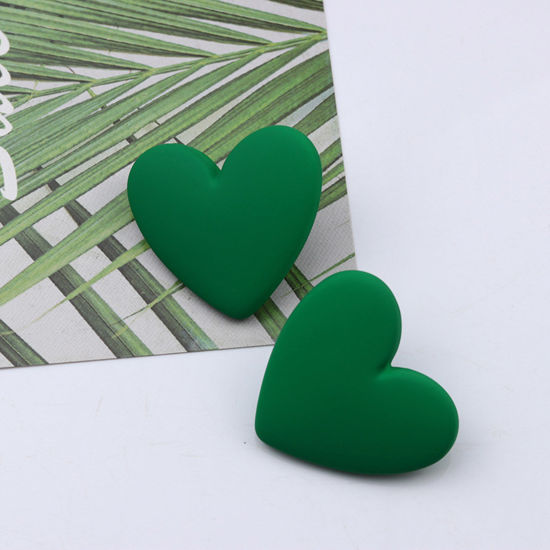 Image de Boucles d'Oreilles Puces Simple en Acrylique Vert Cœur Laqué 3cm x 3cm, 1 Paire