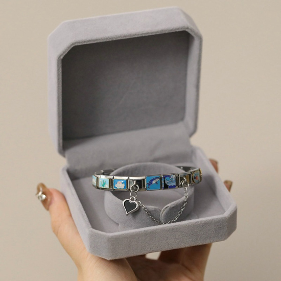 Bild von 1 Stück Veloursamt Schmuckschatulle für Halskette, Armband, Ring, Geschenkverpackung Großhandel Grau Achteck 9cm x 9cm