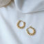 Image de Respectueux de la Nature Simple & Décontracté Boucles d'Oreilles Créole Anneaux Élégant en Laiton Tressé Plaqué Or Véritable 14K Pour Femmes 16mm Dia., 1 Paire