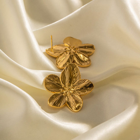 Immagine di 1 Paio Placcatura Sottovuoto Elegante Retrò 18K Vero Oro Placcato 304 Acciaio Inossidabile Fiore Orecchini a Perno Per Donne Festa 3cm x 3cm