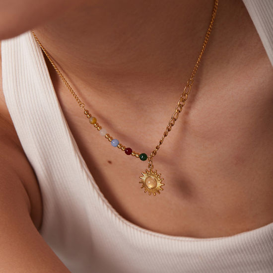 Image de 1 Pièce Collier à Pendentif Chaîne Maille Cheval Rétro en 304 Acier Inoxydable & Pierre Placage sous Vide À la Mode Plaqué Or Véritable 18K Soleil Pour Femmes 40cm long