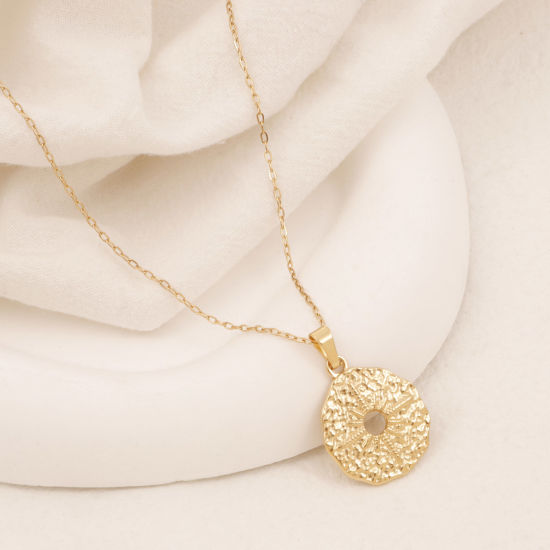 Image de Collier à Pendentif Chaîne Maille Forçat Élégant en 304 Acier Inoxydable Placage Sous Vide Écologique Simple & Décontracté Plaqué Or 18K Rond Soleil Creux Unisexe 38cm long, 1 Pièce
